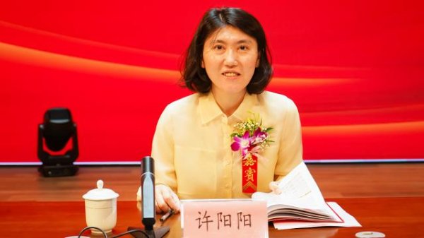 大旗策略 营收三连降、港股退市之后，达利食品迎80后女舵手，“模仿+平价”打法亟待变革